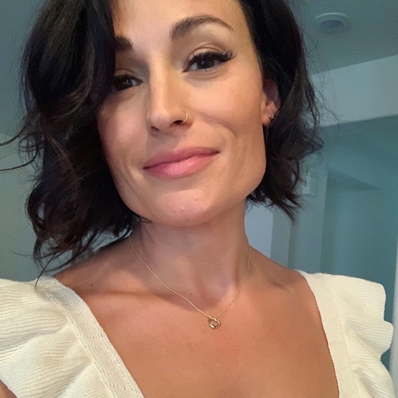 Meet your Posher, Cheryl - Picture 1 of 8